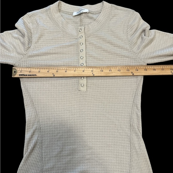 Zenana Henley Top Size Small Oatmeal Long Sleeve Silver Snap Button Closure - Picture 9 of 12